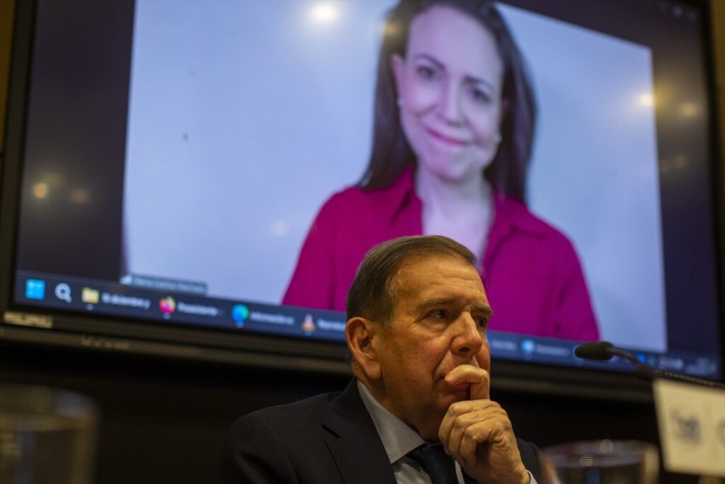 Imagen de archivo del excandidato presidencial venezolano, Edmundo González, en un acto en el que la líder opositora, María Corina Machado, participa en formato telemático - Europa Press