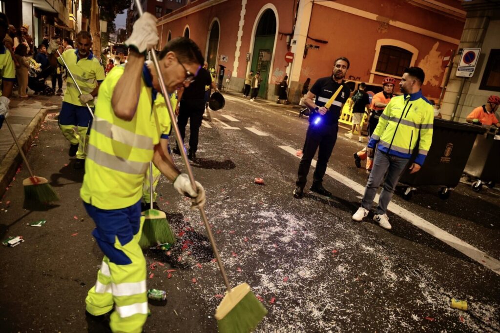 Unos 5.600 kilos de residuos se han recogido tras la Noche de Reyes en Las Palmas de Gran Canaria, un 57,5% menos