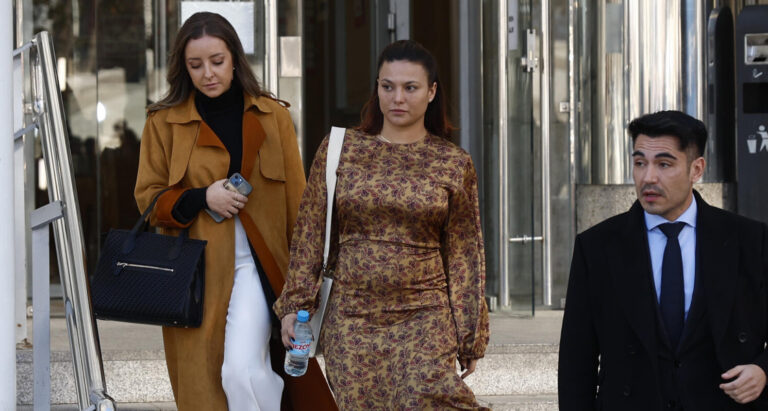 Íñigo Errejón niega las acusaciones de agresión sexual y Elisa Mouliaá ratifica su denuncia