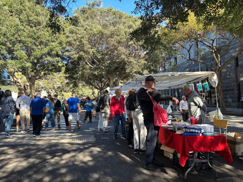 El Cabildo de Tenerife celebra el I Foro Regional del Comercio Ambulante de Canarias, en el que se ha intentado avanzar hacia una ordenanza común para todos los municipios.