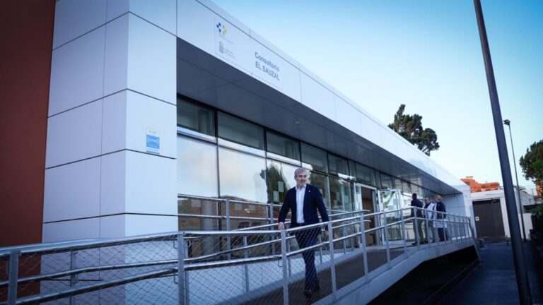 Clavijo se compromete a “mejorar la atención sanitaria primaria»