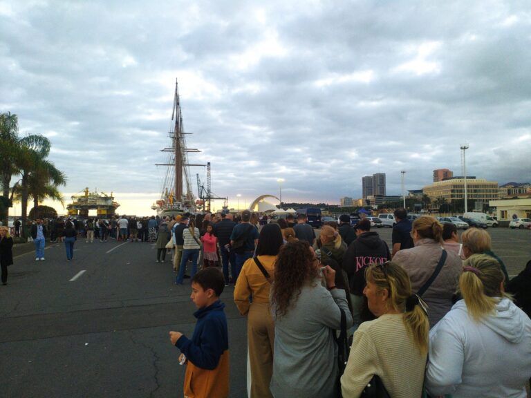 Segundo día de puertas abiertas para visitar el buque Juan Sebastián Elcano