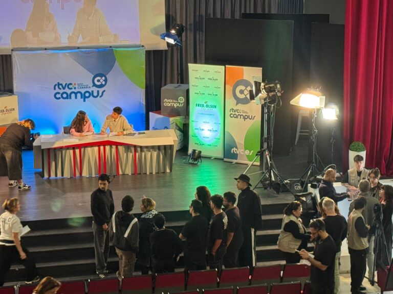 Alumnos de Formación Profesional del CIFP César Manrique se ponen frente a las cámaras de Campus RTVC