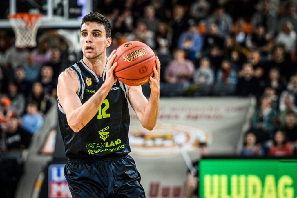 Carlos Alocén sufre una rotura de ligamento cruzado de la rodilla derecha