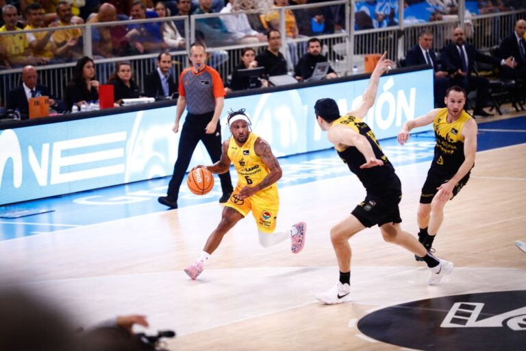 67-70 | La Laguna se lleva la ‘Guerra’ del derbi canario