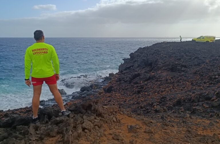 Hallan el cuerpo flotando del hombre que desapareció en la costa de Lanzarote