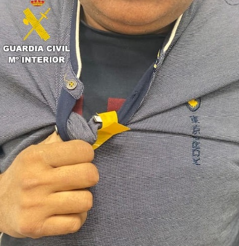 Uno de los identificados por copiar en el examen teórico de conducción. Imagen Guardia Civil