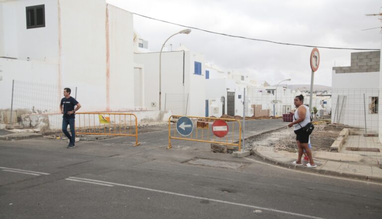 Las obras de un barrio de Arrecife crean reacciones encontradas entre sus vecinos