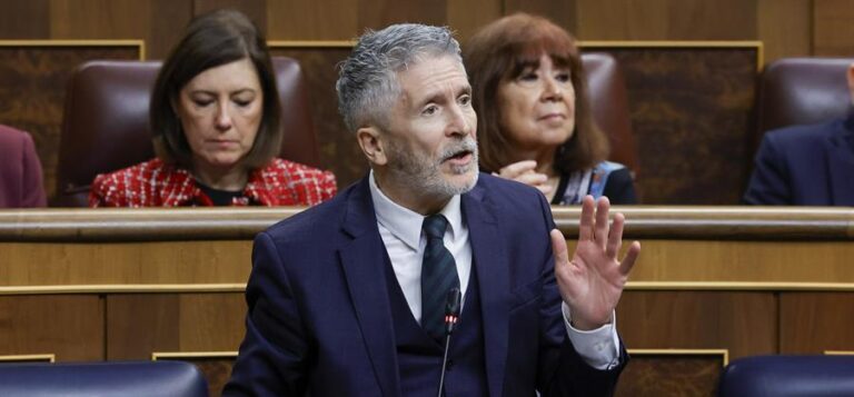 Marlaska asegura que la llegada de pateras a Canarias se ha reducido un 45% en lo que va de 2025