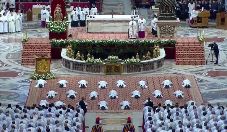 Realizan nuevas pruebas al Papa Francisco después de una crisis respiratoria