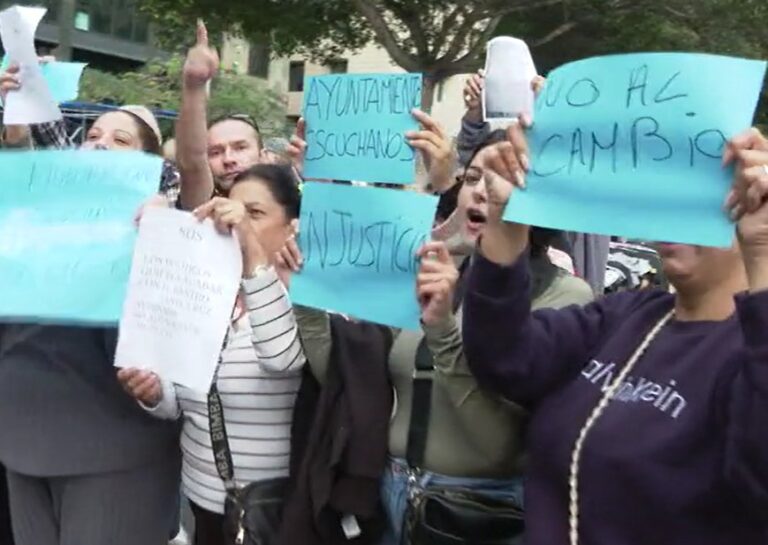 Protesta de los comerciantes del rastro de Santa Cruz de Tenerife contra el traslado