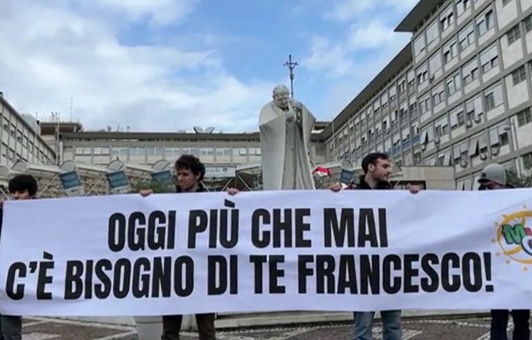 El Papa ha pasado una «noche tranquila y está descansando»