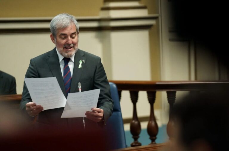 Pleno del Parlamento: Clavijo dice que solo falta garantizar la financiación para el reparto de menores migrantes