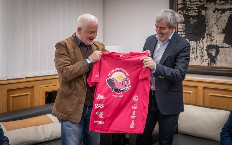 Clavijo celebra el triunfo solidario de Rafael Lesmes en el Dakar Classic