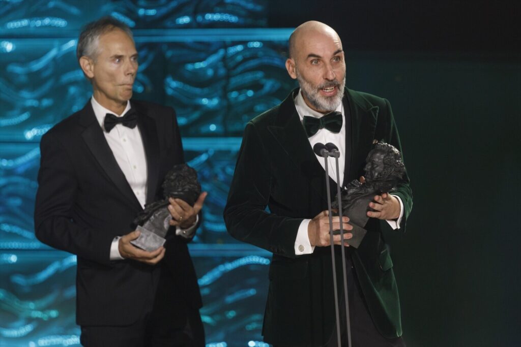 Clavijo feliz por el éxito canario en los Goya. Edmon Roch (i) y David Baute (d) ganan el Goya a la mejor película de animación por "Mariposas negras'' durante la gala de entrega de la 39º edición de los Premios Goya. Álex Cámara / Europa Press