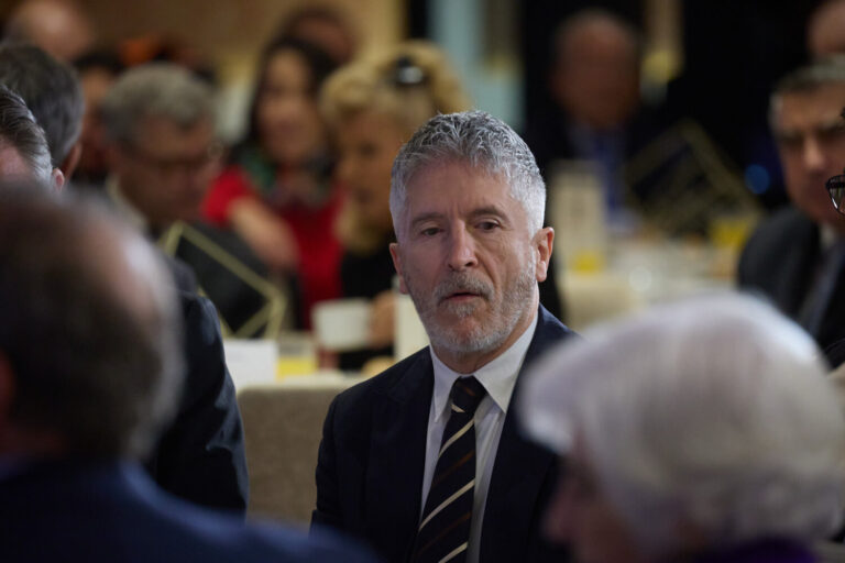 Marlaska defiende que Frontex opere en África para frenar a los traficantes de migrantes