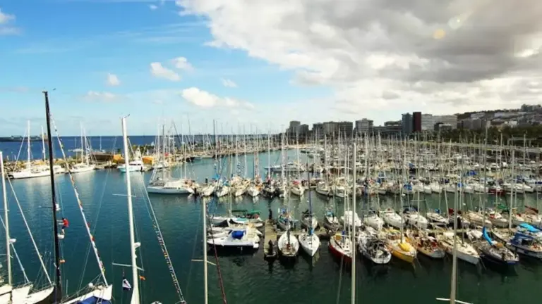 Piden el desalojo de personas que habitan en el Muelle Deportivo de Las Palmas de Gran Canaria