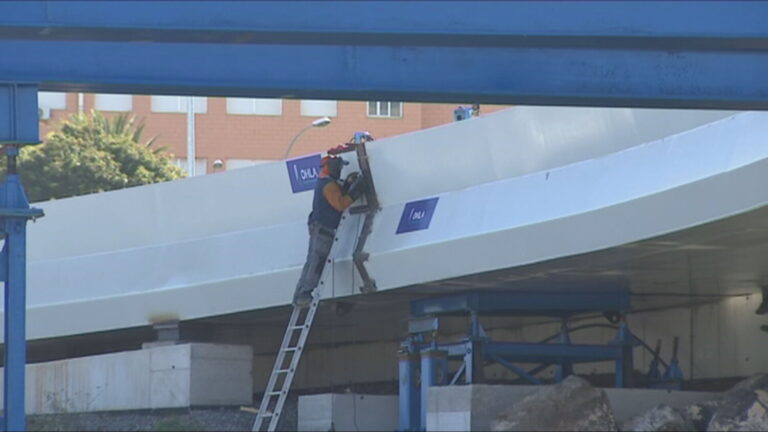 Ya está instalada la estructura principal del anillo peatonal de Padre Anchieta, en La Laguna