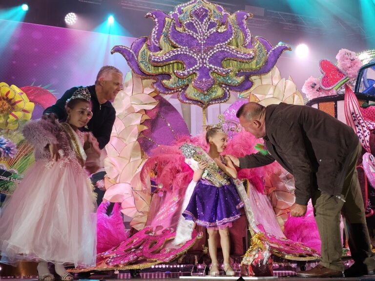 Isabel Chesi se convierte en la Reina Infantil del Carnaval de Antigua 2025