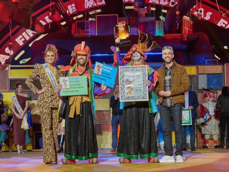 Trapaseros se alza con el primer premio de Interpretación en la final de murgas del Carnaval de Santa Cruz de Tenerife