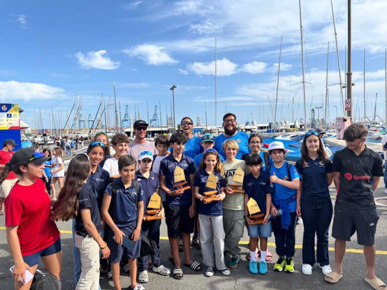 Mateo Roa se lleva la victoria en el Trofeo Manolo Pazos de Optimist