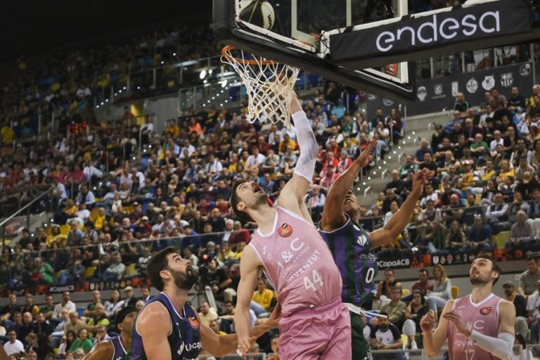 100 – 83 | Unicaja, primer semifinalista de la Copa tras vencer al DKV Joventut
