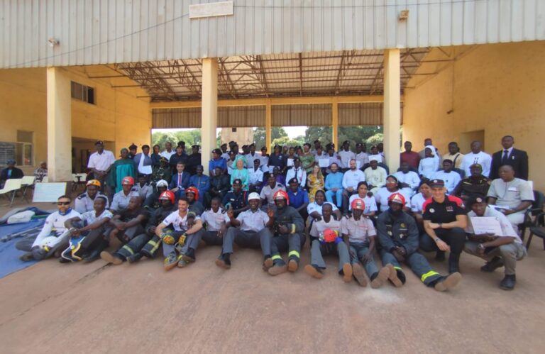 Bomberos y policías de Gran Canaria forman a más de 60 agentes de Gambia