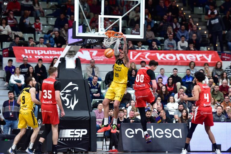 77 – 78 | El La Laguna Tenerife gana con un último triple de David Kramer sobre la bocina al UCAM Murcia