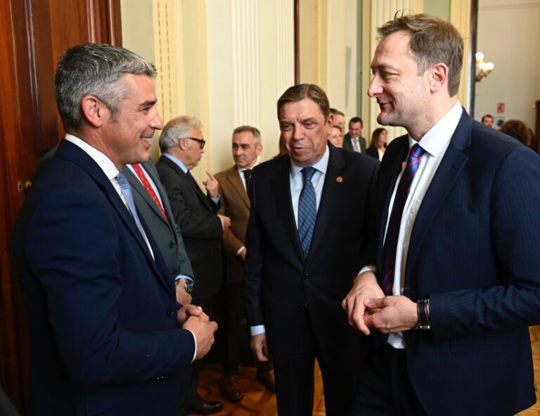 Canarias pide a la Comisión Europea actualizar la ficha del Posei para asegurar la agricultura en las RUP