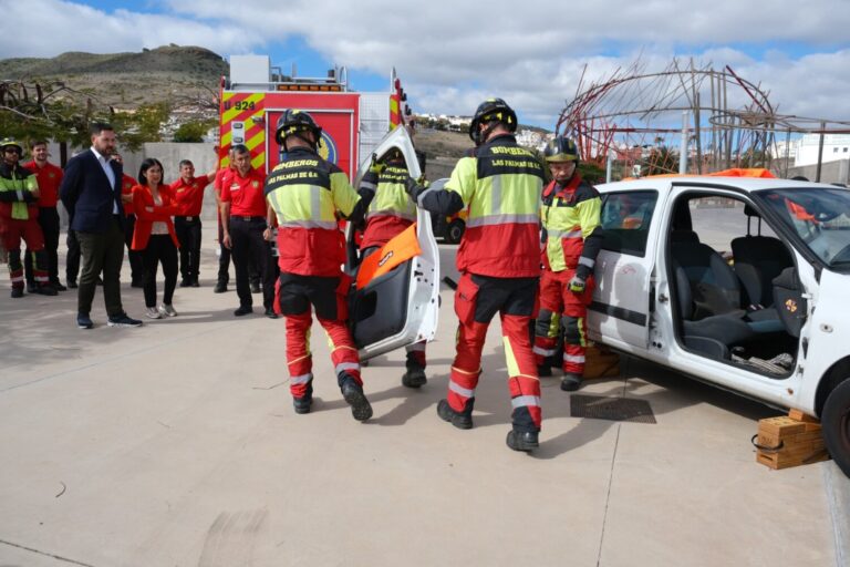 Bomberos de Las Palmas de Gran Canaria estrena nuevos equipos de rescate en accidentes de tráfico