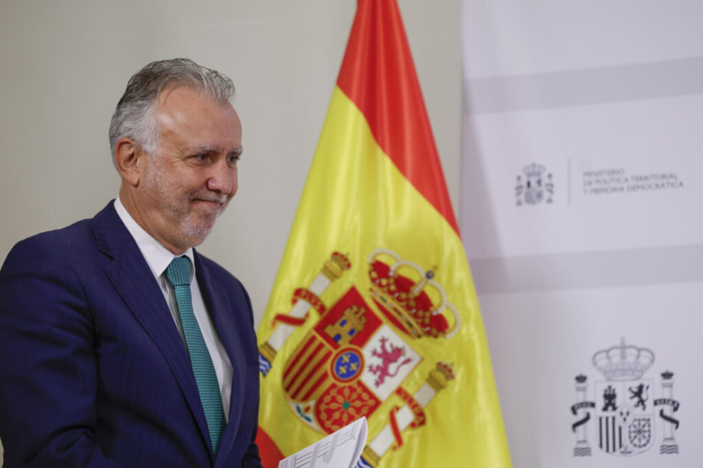 Torres no descarta más acuerdos con Junts sobre inmigración y garantiza que se harán "dentro de la Constitución"