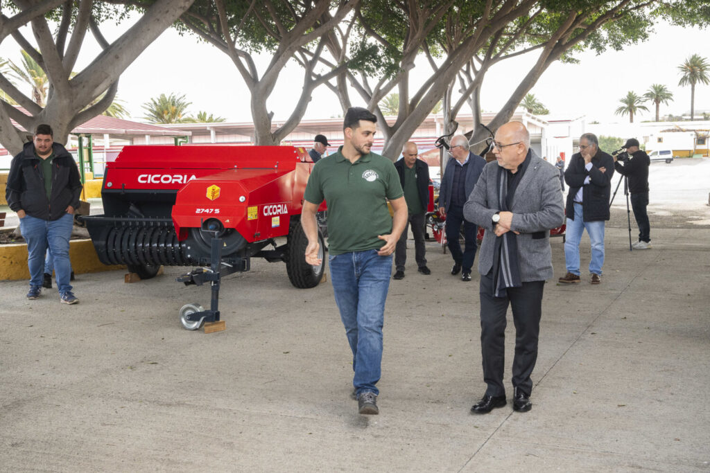 Antonio Morales durante la entrega nueva maquinaria a la Asociación PACA/ Cabildo de Gran Canaria.
