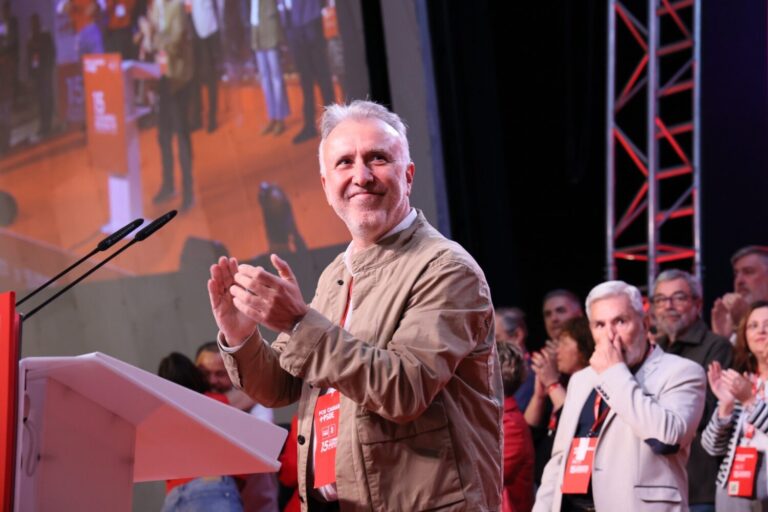 Torres, sobre la bonificación del 75% al transporte de residentes canarios: «indudablemente, no se va a tocar»