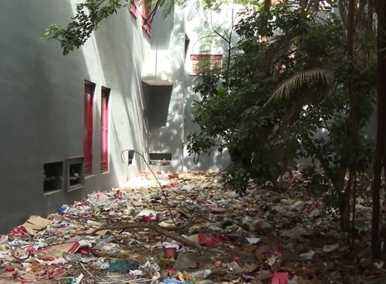 Vecinos de Taco denuncian la insalubridad de los jardines