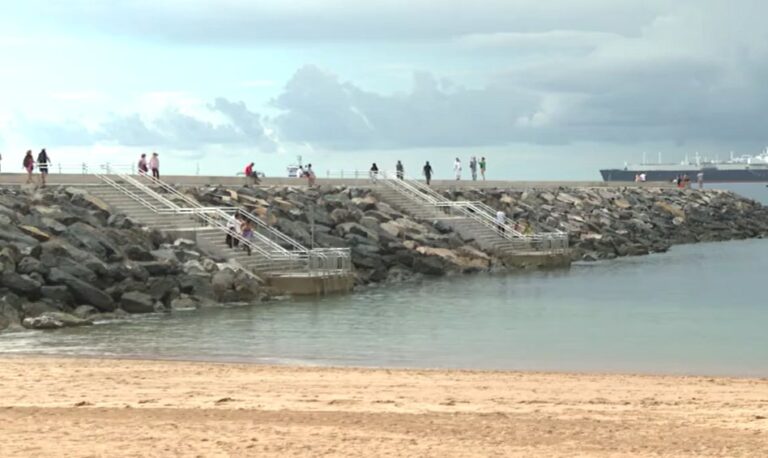 Santa Cruz de Tenerife recupera la escollera de la playa de las Teresitas