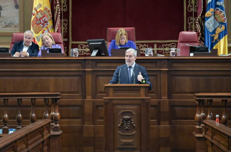 Pleno del Parlamento: Clavijo asegura que «no le tienen miedo» a los recursos al decreto ley sobre menores migrantes