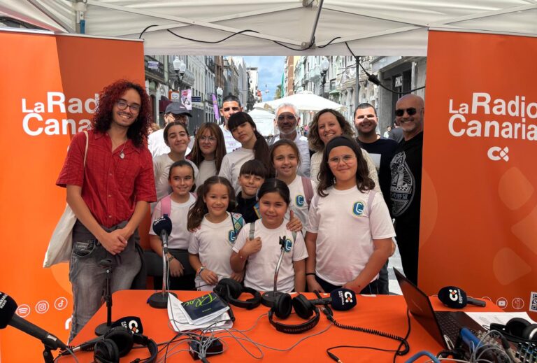 La Radio Canaria instruye a escolares en ‘De Palique. Tu radio en la calle’