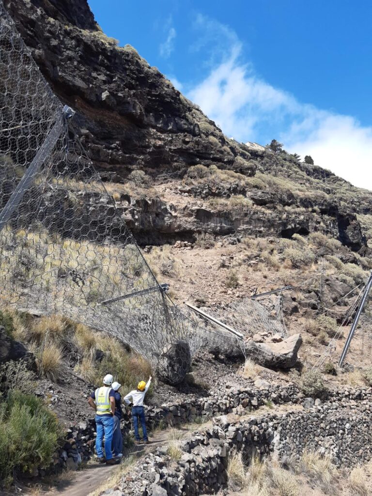 Cierran un tramo del sendero GR-131 en La Palma tras desprendimiento de rocas