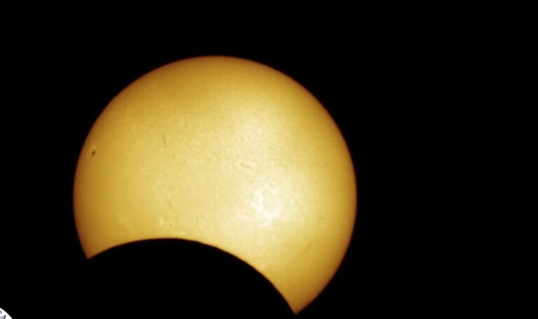 Canarias, la primera región en la que se ha visto el eclipse solar parcial