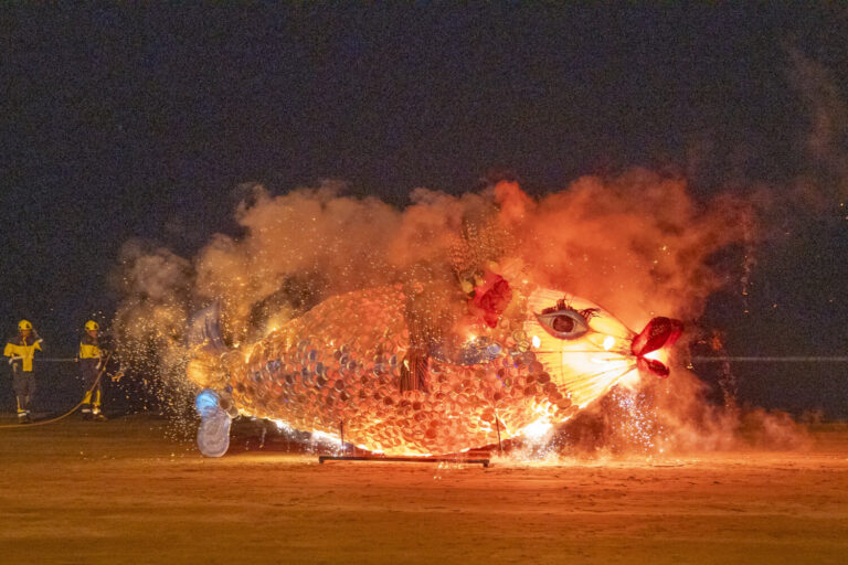 Maspalomas cierra su carnaval con el entierro de la sardina