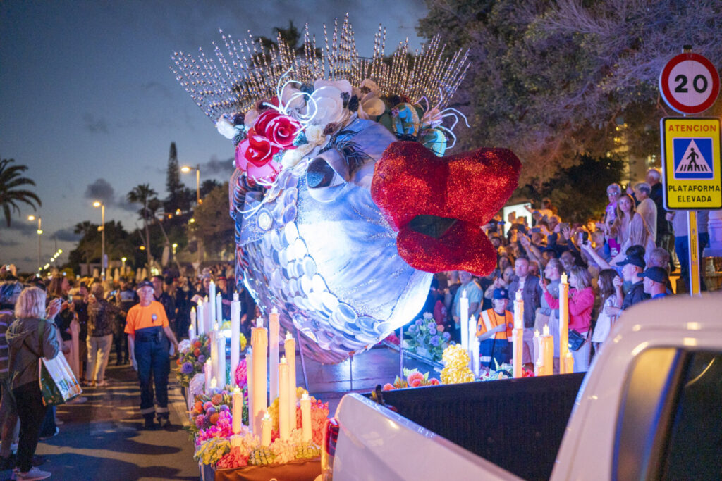 Maspalomas cierra su carnaval con el entierro de la sardina