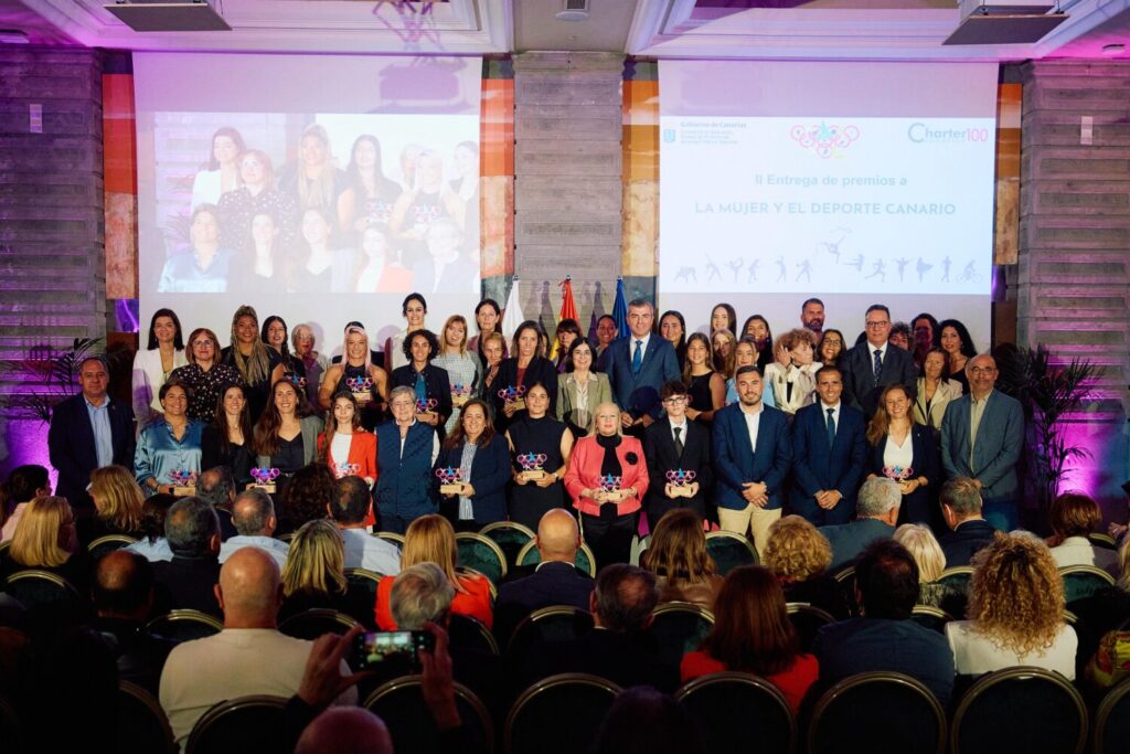 Canarias reconoce a 30 referentes del deporte femenino. II Gala de la Mujer y el Deporte/ Gobierno de Canarias.