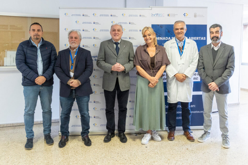 El Hospital La Candelaria celebra las Primeras Jornadas de Puertas Abiertas con Atención Primaria. Foto de familia de las autoridades sanitarias asistentes a las Primeras Jornadas de Puertas Abiertas con Atención Primaria/ Gobierno de Canarias.
