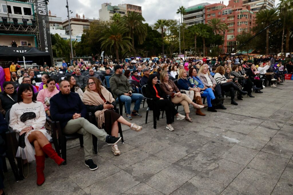 Público y autoridades asistentes a La Gala de la Integración del Carnaval