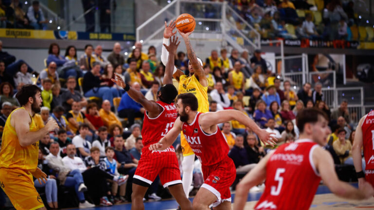 94-89 | El Gran Canaria rompe su mala racha en casa con un sufrido triunfo ante el Manresa