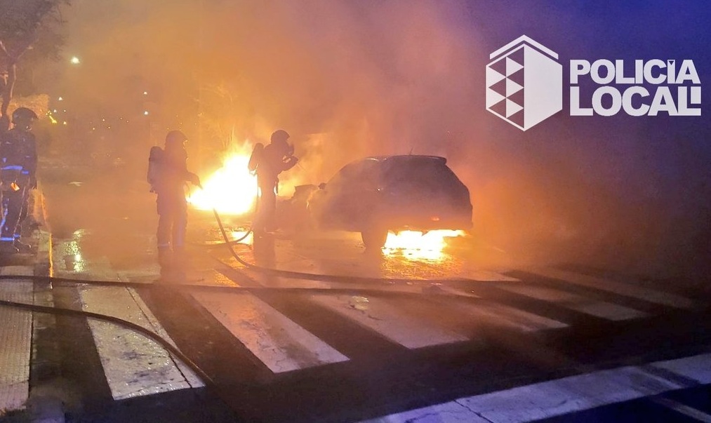 Vehículo incendiado. Imagen Policía Local de Santa Cruz de Tenerife