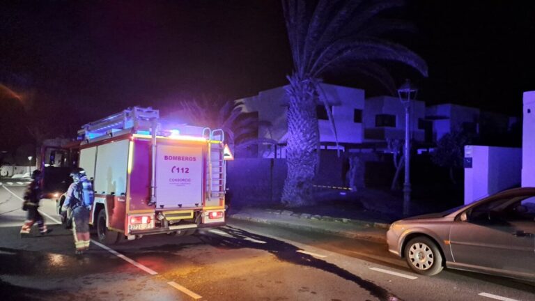 Incendio en una terraza de una vivienda en Costa Teguise