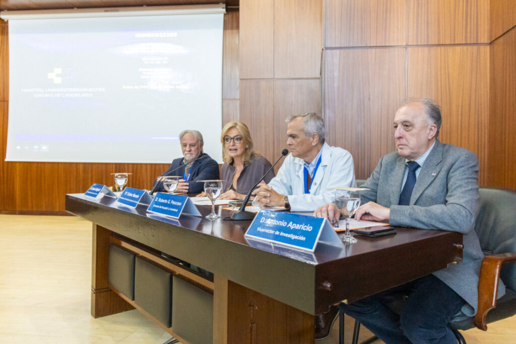 El Hospital La Candelaria celebra las Primeras Jornadas de Puertas Abiertas con Atención Primaria. Jesús Delgado, Esther Monzón, Roberto G. Pescoso y Antonio Aparicio durante las jornadas/ Gobierno de Canarias.