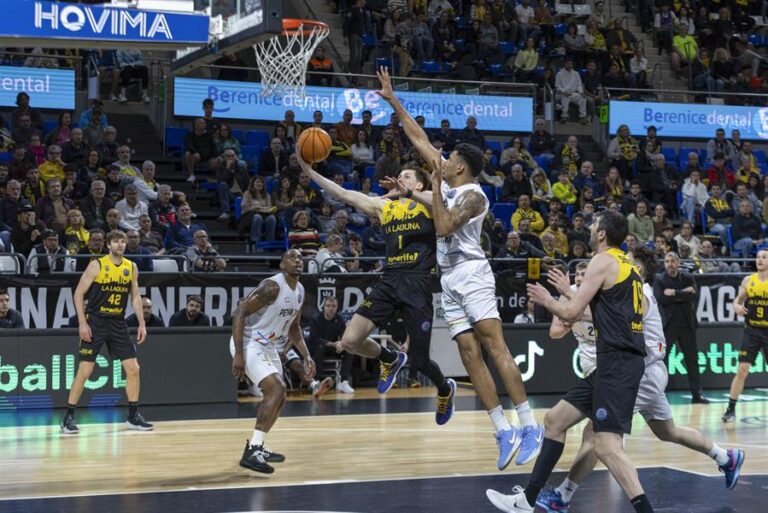 90-83. Laguna Tenerife cierra la primera vuelta con un triunfo ante el Petkimspor