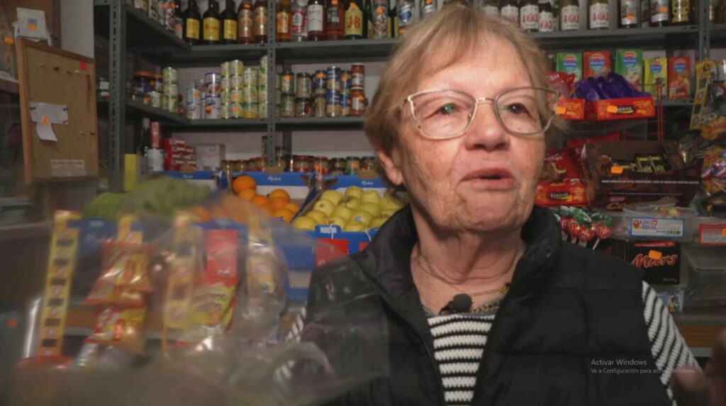 De iquierda a derecha: Cristóbal, Fefi y Yaritza, Marcela y Nievita, protagonistas de 'Noveleros.